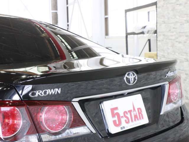 CROWN sedan