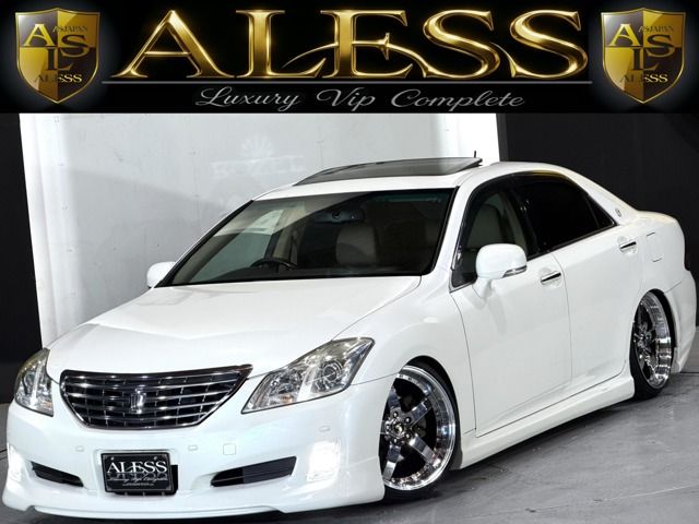 CROWN sedan