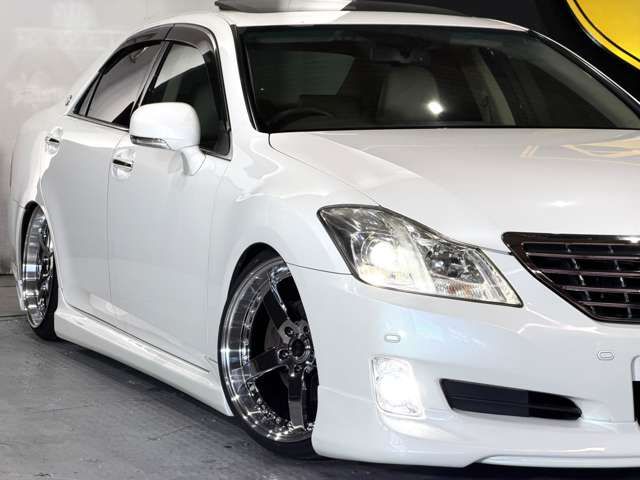 CROWN sedan