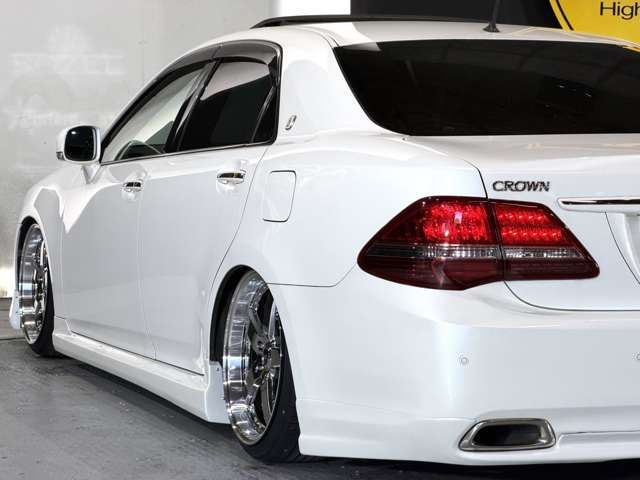 CROWN sedan