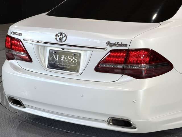 CROWN sedan
