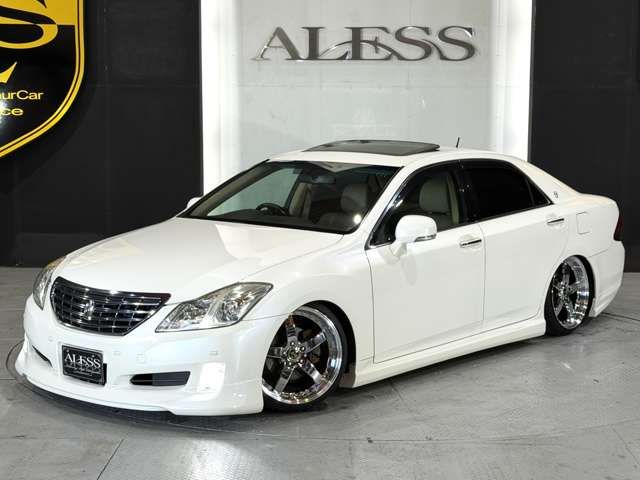 CROWN sedan