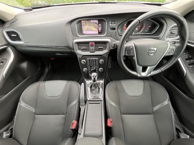 VOLVO V40