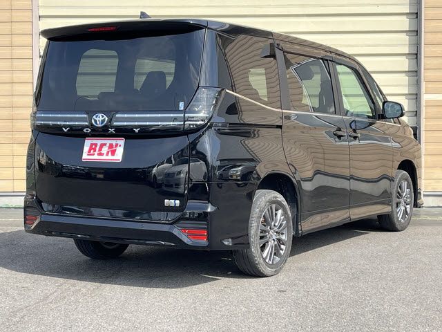 VOXY HYBRID 4WD