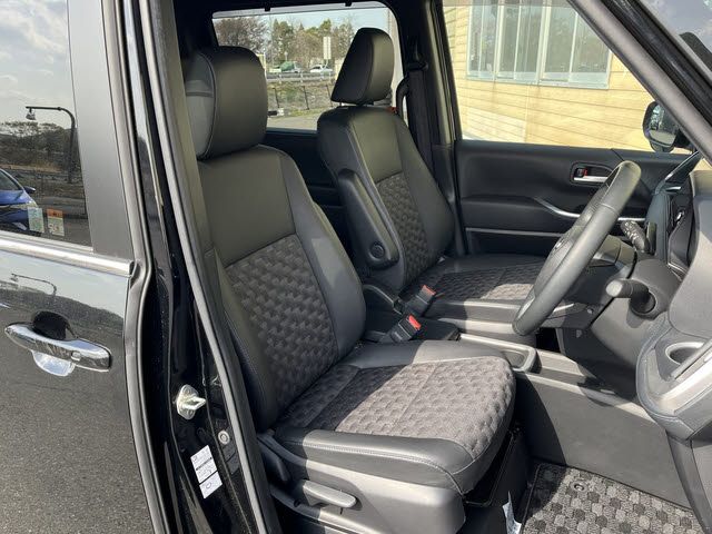 VOXY HYBRID 4WD