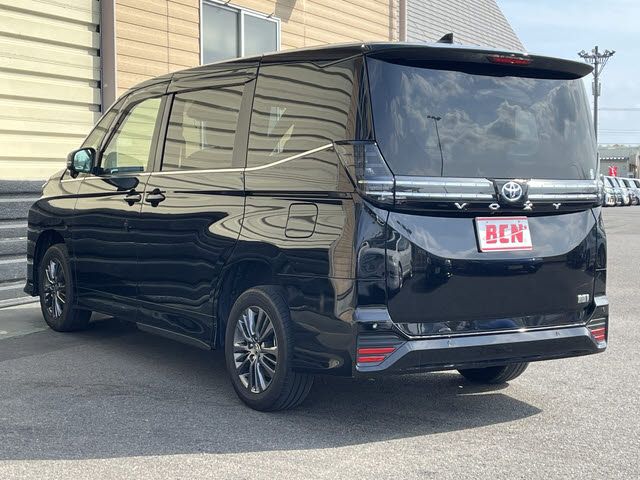 VOXY HYBRID 4WD