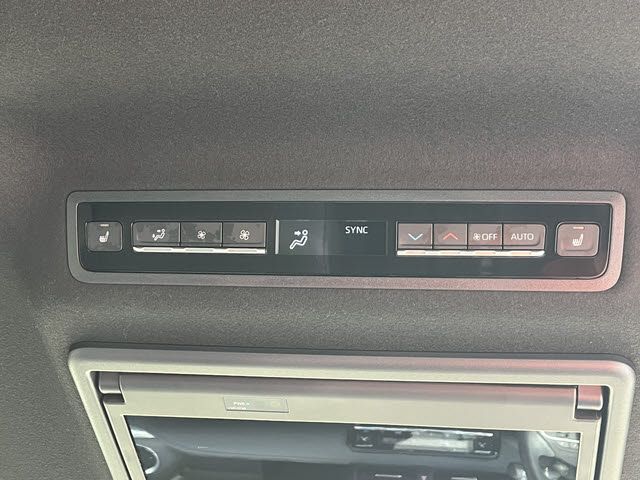 VOXY HYBRID 4WD
