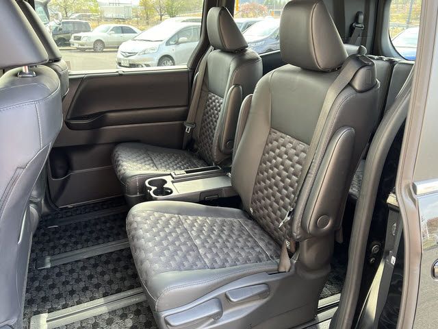 VOXY HYBRID 4WD