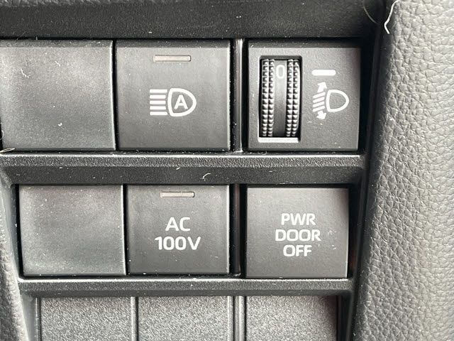 VOXY HYBRID 4WD