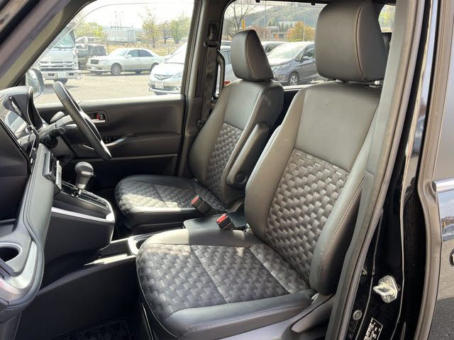 VOXY HYBRID 4WD