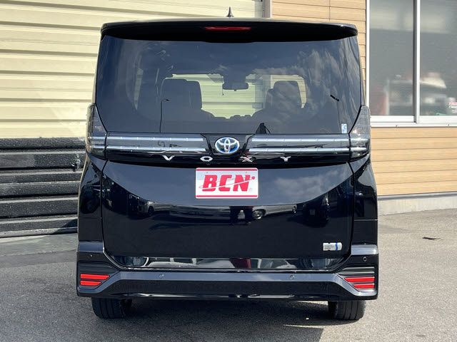 VOXY HYBRID 4WD