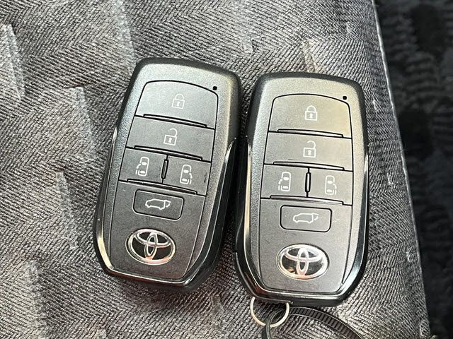 VOXY HYBRID 4WD