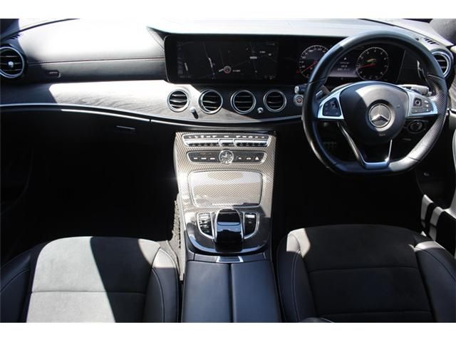 MERCEDES BENZ E-Class sedan