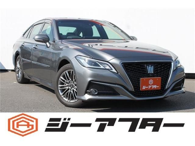 CROWN sedan hybrid