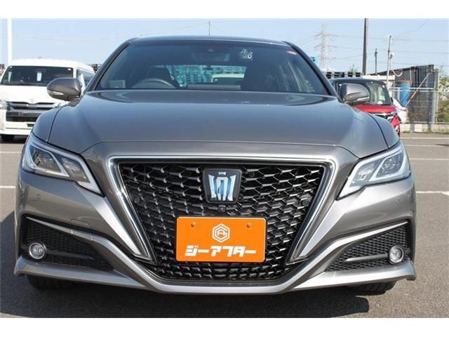 CROWN sedan hybrid