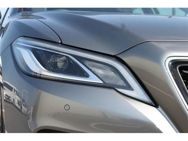 CROWN sedan hybrid