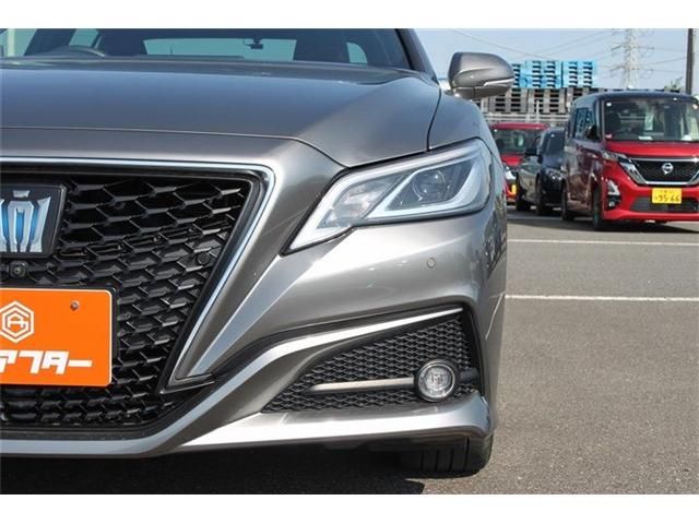 CROWN sedan hybrid