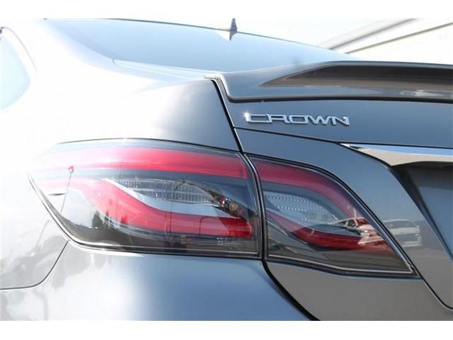 CROWN sedan hybrid