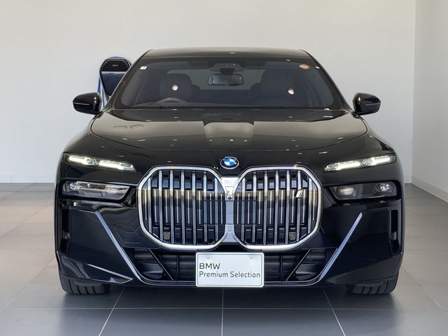 BMW i7