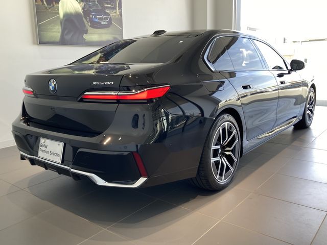 BMW i7