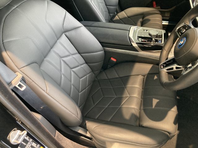BMW i7