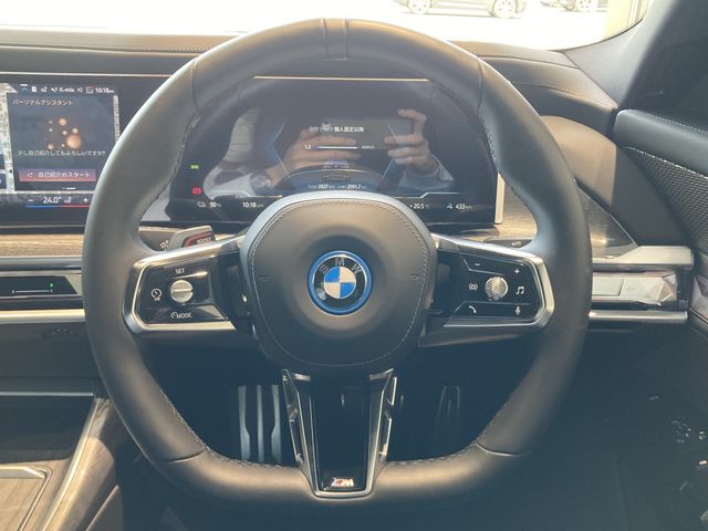 BMW i7