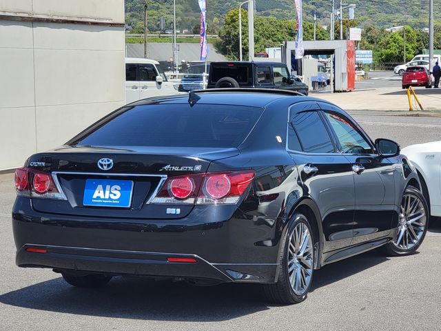 CROWN sedan hybrid