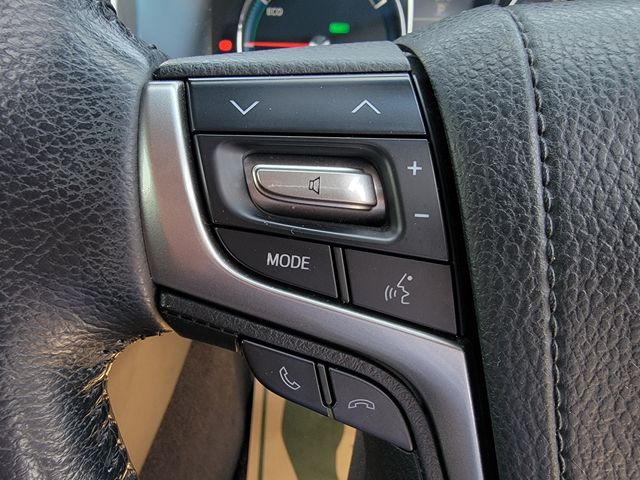CROWN sedan hybrid