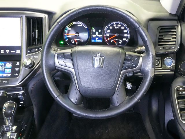 CROWN sedan hybrid