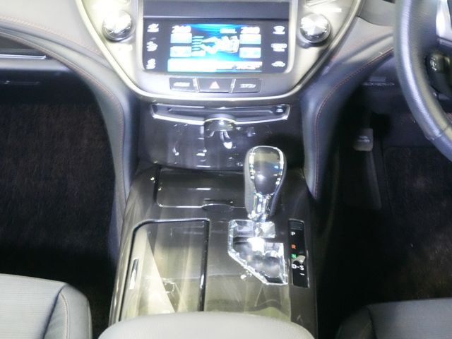 CROWN sedan hybrid