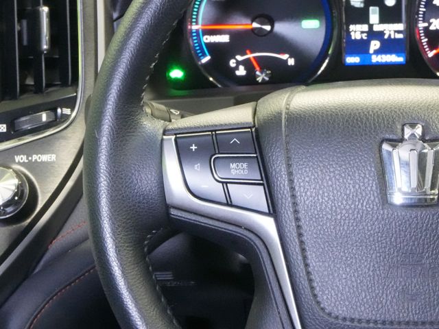 CROWN sedan hybrid