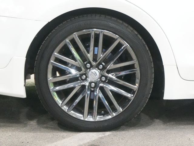 CROWN sedan hybrid