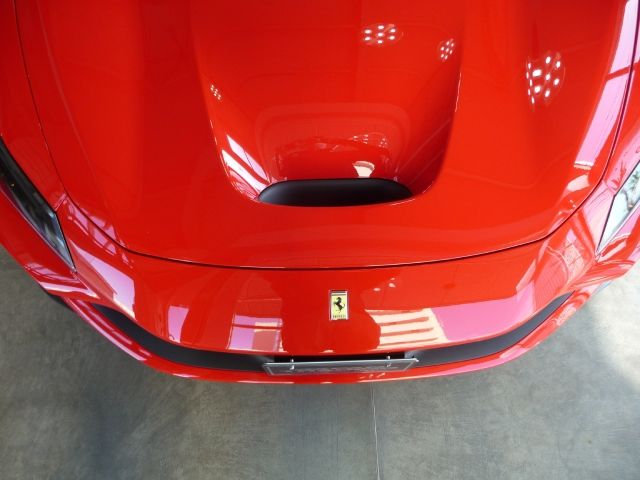 FERRARI F8 Spider