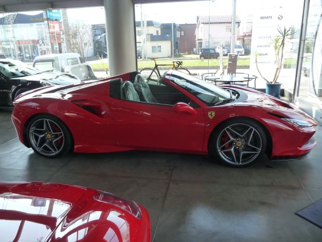 FERRARI F8 Spider