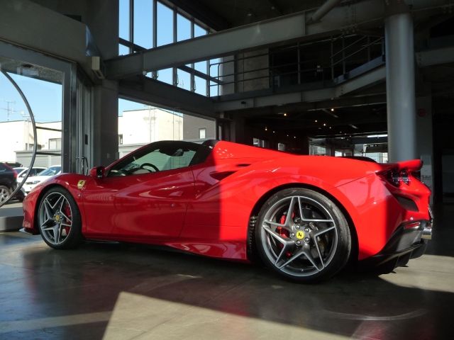 FERRARI F8 Spider