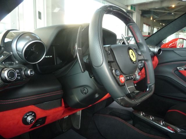 FERRARI F8 Spider