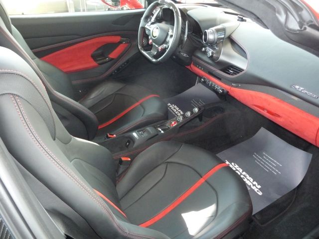 FERRARI F8 Spider