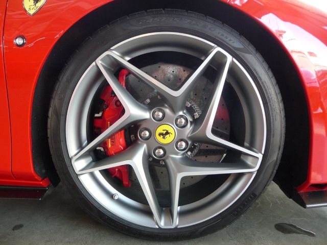 FERRARI F8 Spider