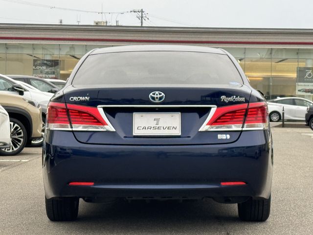 CROWN sedan hybrid