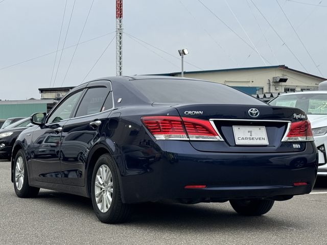 CROWN sedan hybrid