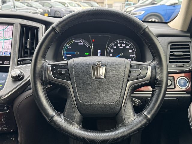 CROWN sedan hybrid