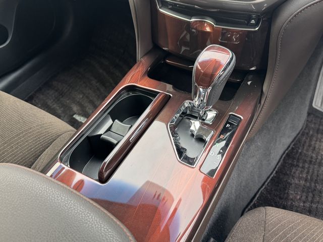 CROWN sedan hybrid