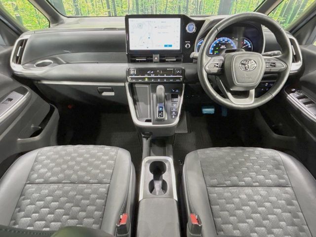VOXY HYBRID
