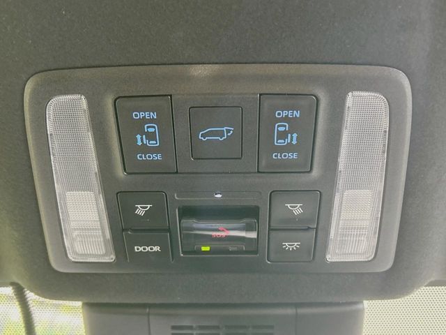 VOXY HYBRID
