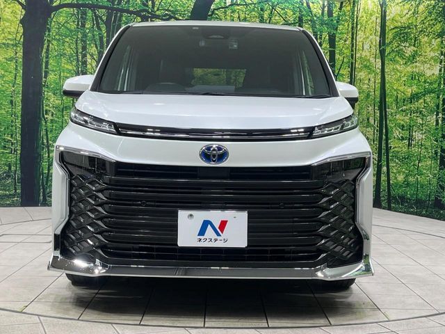 VOXY HYBRID
