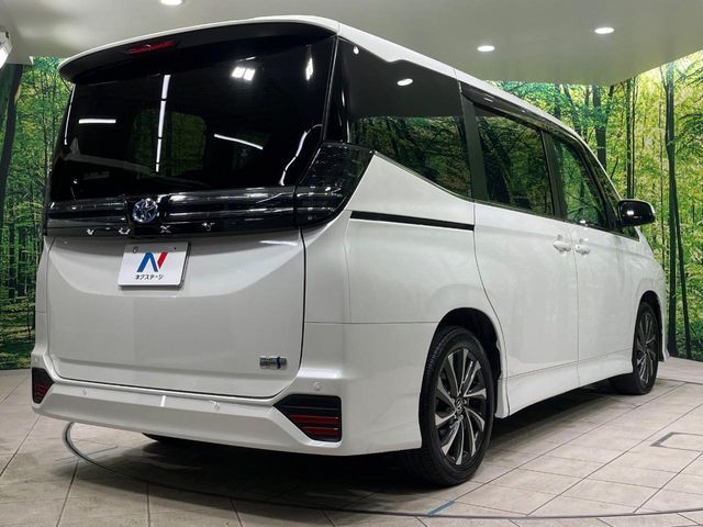 VOXY HYBRID
