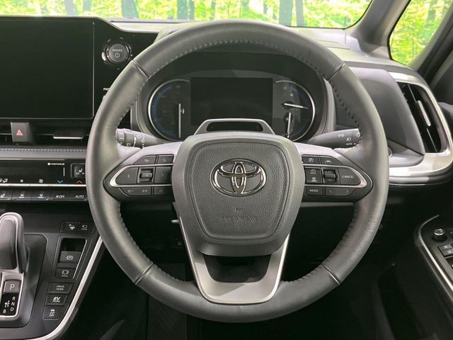 VOXY HYBRID