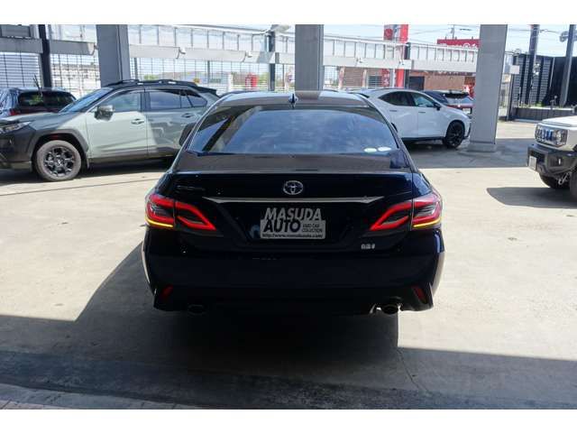 CROWN sedan hybrid