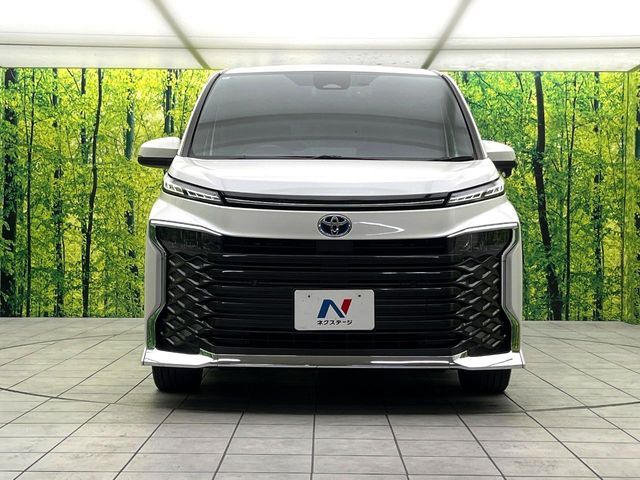 VOXY HYBRID