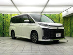 VOXY HYBRID